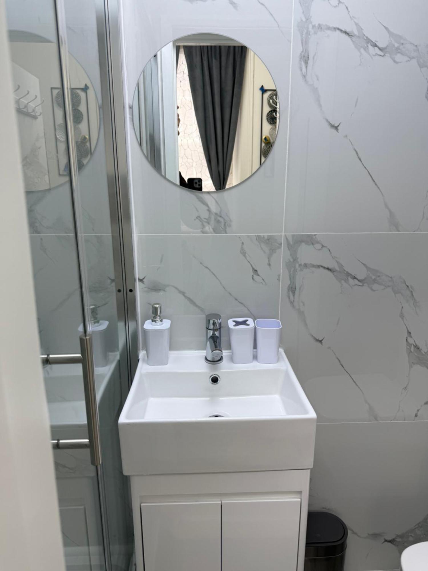 Luxury In Victoria, 7 Minutes Walk To Victoria Station, 5 * Londra