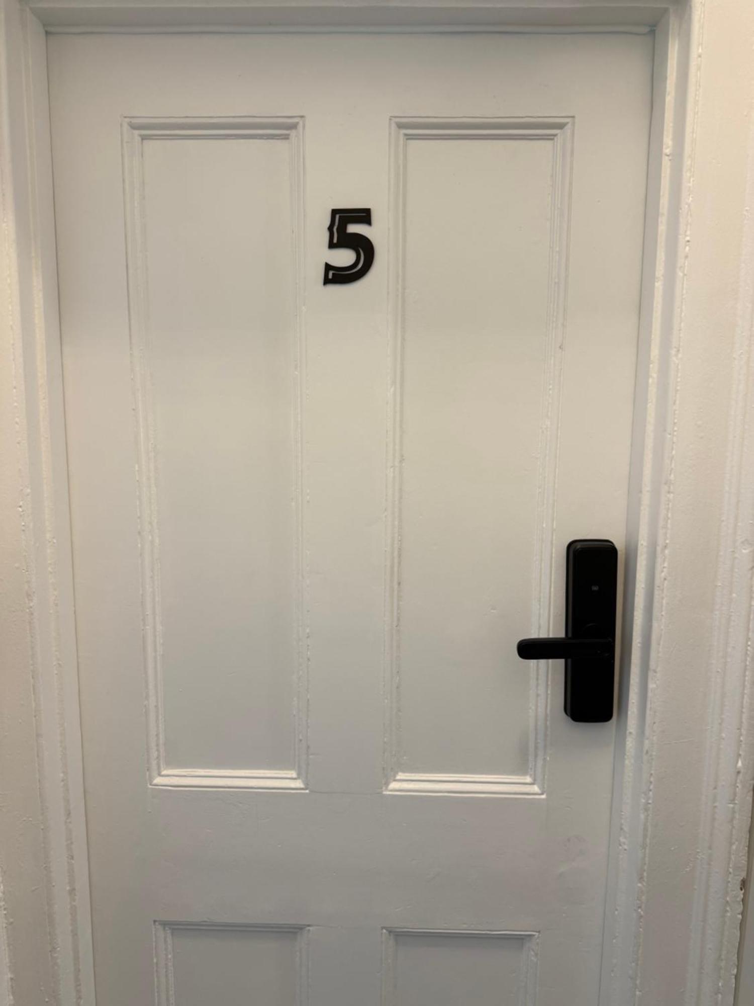 Luxury In Victoria, 7 Minutes Walk To Victoria Station, 5 *