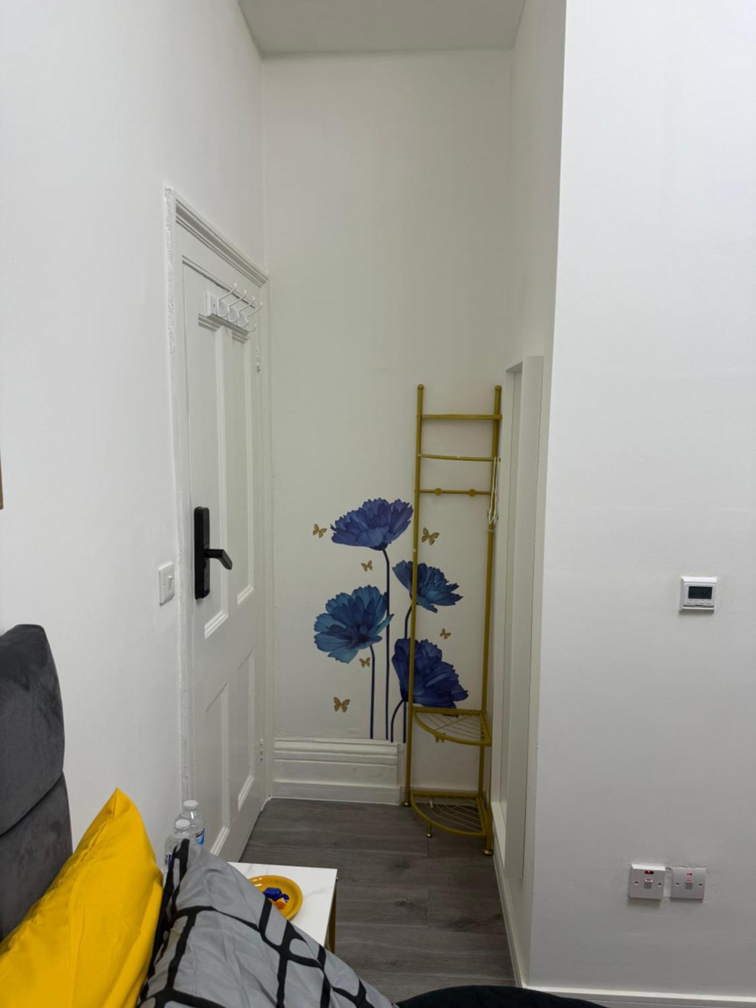 Luxury In Victoria, 7 Minutes Walk To Victoria Station, 5 Gazde/Camere de închiriat